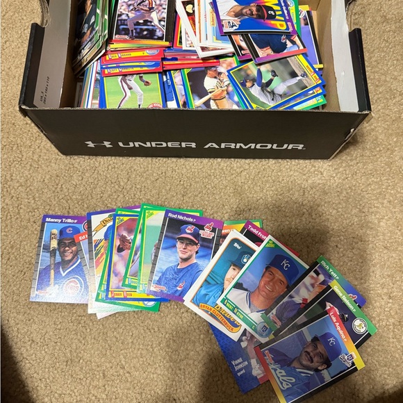 Assorted Baseball Trading Cards Collection - Picture 2 of 4
